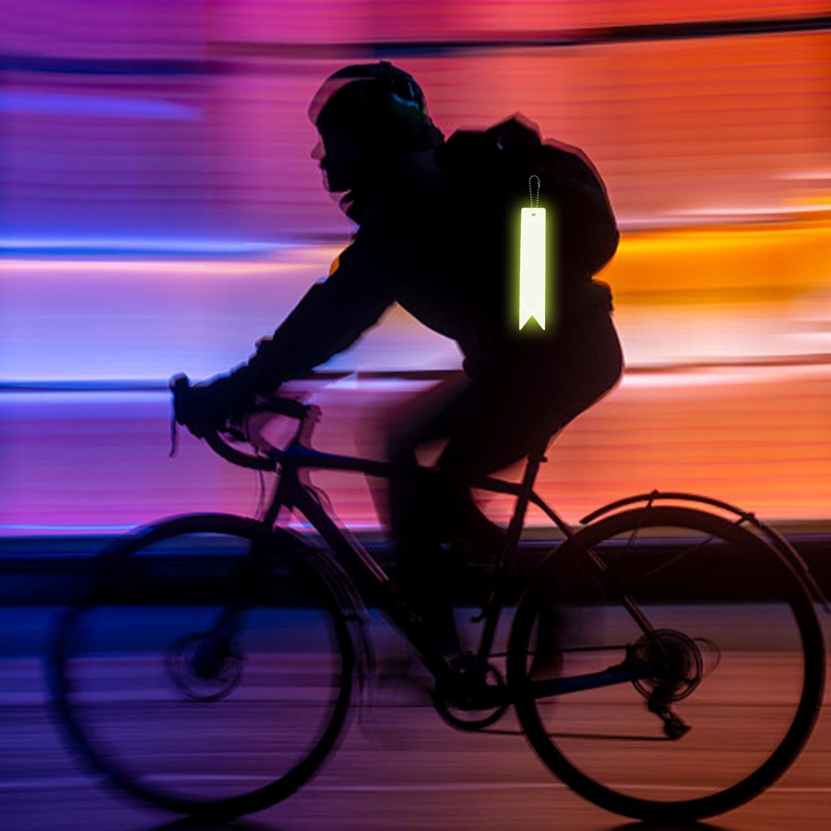 12 pieces - Reflective hangers - Reflective strips - Backpack hangers - children's school bag hanger - keychain - safety warning hanger - suitable for cycling, walking and running - 15 cm