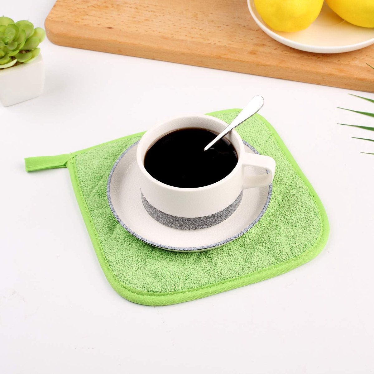 Placemat - Set of 5 Insulation Mats for the Kitchen - Heat Resistant Insulation Mats - Large Coasters for Daily Cooking and Baking (Dimensions: 6.5 x 6.5 Inches, Color: Light Green)