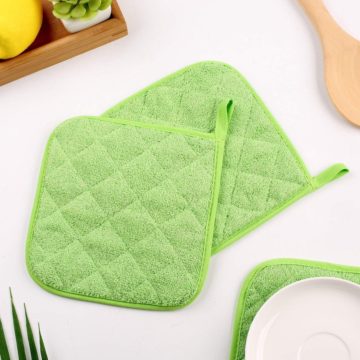 Placemat - Set of 5 Insulation Mats for the Kitchen - Heat Resistant Insulation Mats - Large Coasters for Daily Cooking and Baking (Dimensions: 6.5 x 6.5 Inches, Color: Light Green)